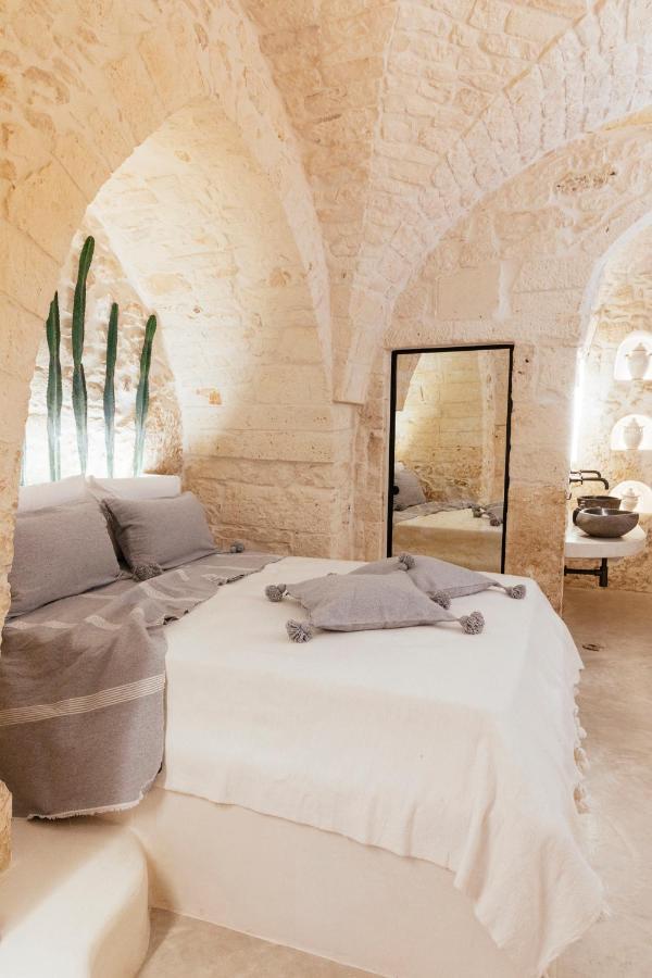 Bed and Breakfast Alesia Luxury Cave Остуни Экстерьер фото