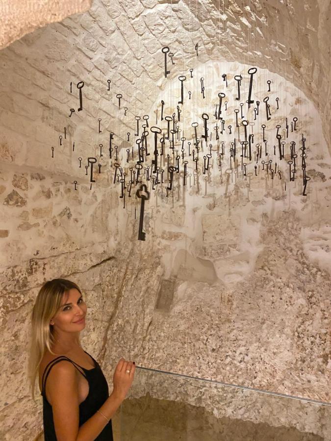 Bed and Breakfast Alesia Luxury Cave Остуни Экстерьер фото