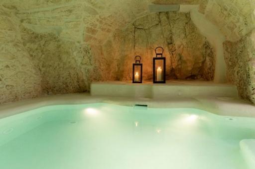 Bed and Breakfast Alesia Luxury Cave Остуни Экстерьер фото