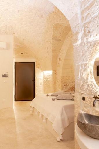 Bed and Breakfast Alesia Luxury Cave Остуни Экстерьер фото